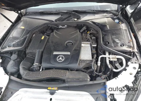 2016 Mercedes-Benz C 300 4Matic z USA, uszkodzony, nr VIN 55SWF4KB2GU133237